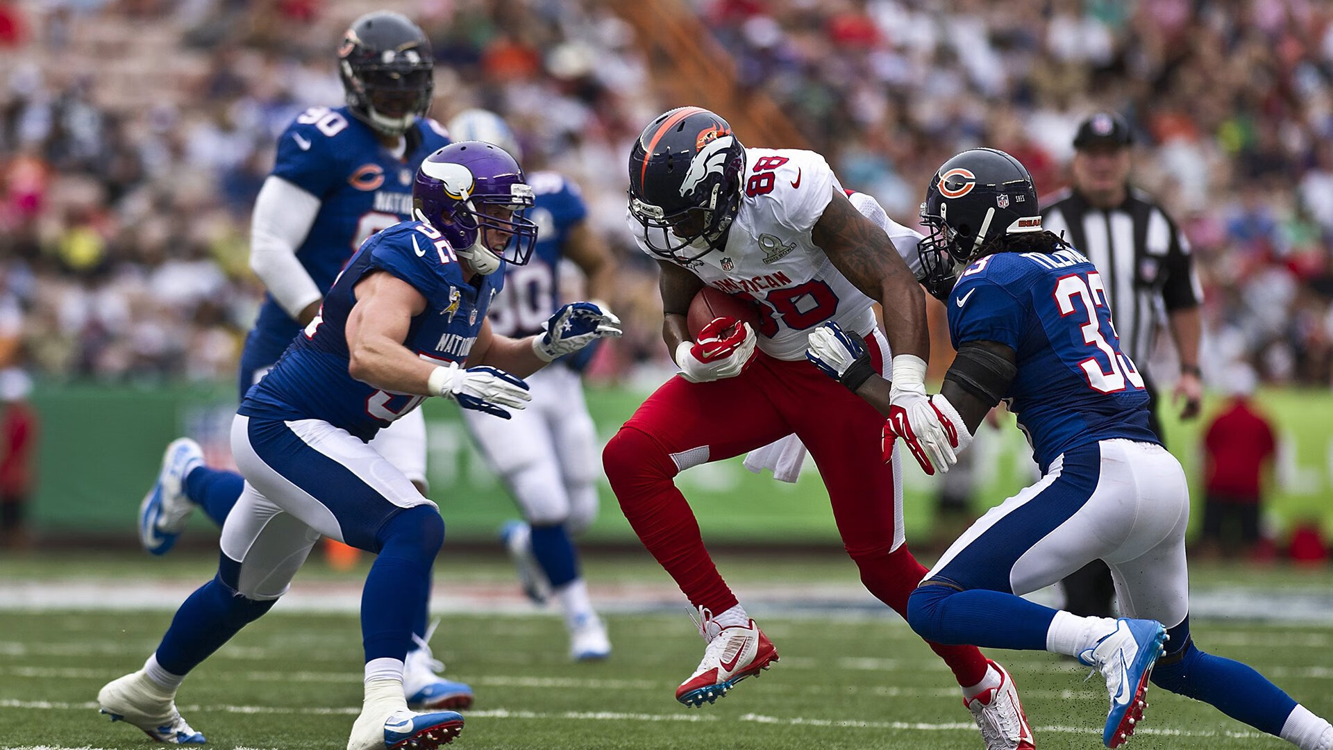 字母哥在澳大利亚队比赛中战术调整，重要助攻引发热议！全场沸腾不已